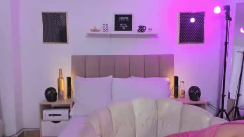 Zoe Gruber online show from October 19, 2025, 9:15 pm