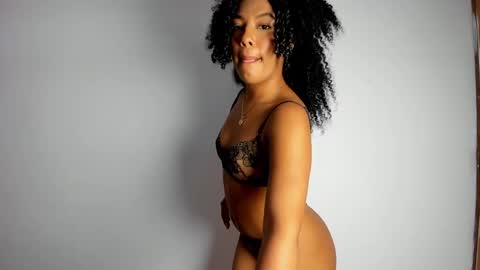 zoe_hot55 online show from January 16, 2025, 3:13 pm