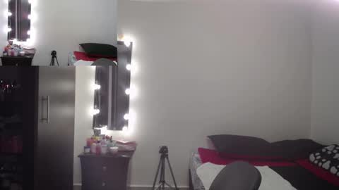 zoe hotxxx online show from September 14, 2025, 11:48 pm