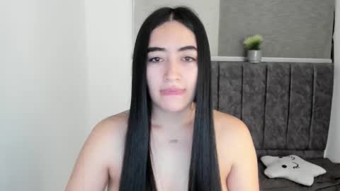 zoe_jones7 online show from December 1, 2025, 7:24 am