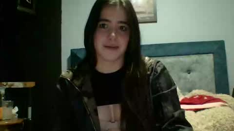 Snapshot of zoe_mill33r chatting on November 25, 2025, 5:13 pm Zoe online show from November 25, 2025, 5:13 pm