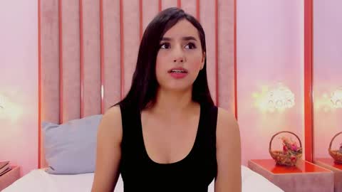 Zoe Monrow online show from May 25, 2026, 12:11 pm