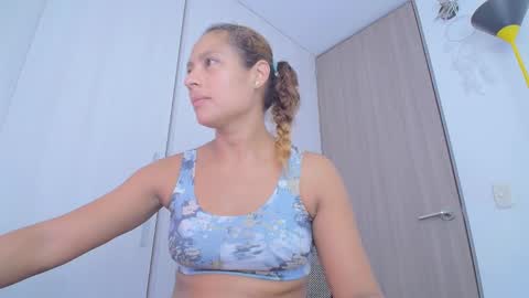 Snapshot of zoe_moon85 chatting on November 13, 2025, 8:52 pm zoe online show from November 13, 2025, 8:52 pm