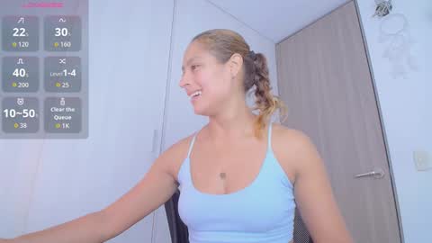 Snapshot of zoe_moon85 chatting on December 15, 2025, 10:25 pm zoe online show from December 15, 2025, 10:25 pm