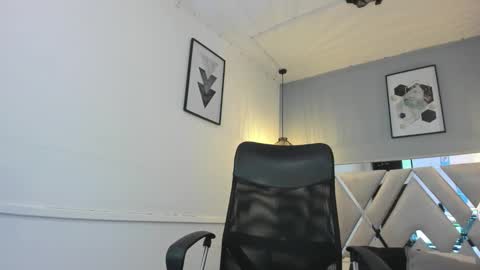 zoe_moreau online show from January 15, 2026, 8:12 pm