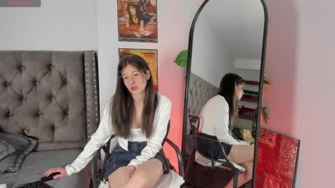 Snapshot of zoe_olsen__ chatting on February 1, 2025, 1:20 pm Zoe Olsen online show from February 1, 2025, 1:20 pm