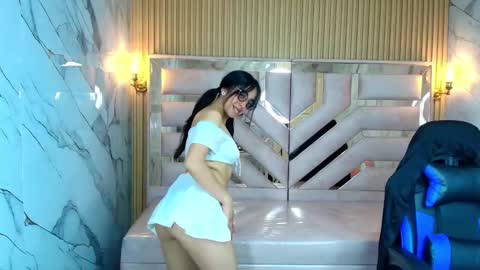 Snapshot of zoe_r_ chatting on September 17, 2025, 3:19 am Zoe online show from September 17, 2025, 3:19 am