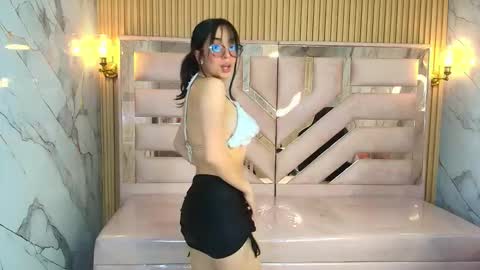 Zoe  online show from October 17, 2025, 3:31 am