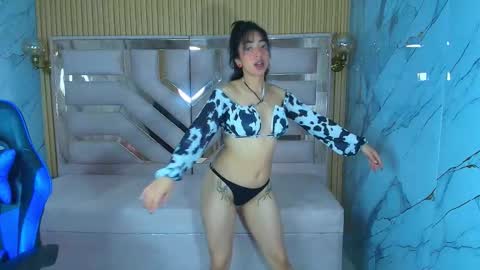 Zoe  online show from November 21, 2025, 3:27 am