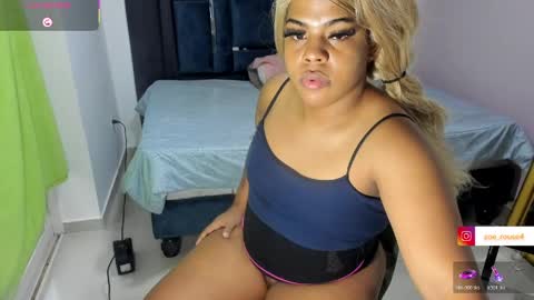Snapshot of zoe_rosee4 chatting on May 3, 2026, 10:49 pm zoe_rosee4 online show from May 3, 2026, 10:49 pm