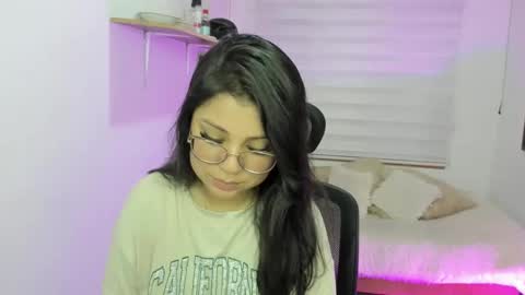 Snapshot of zoe_roze_17 chatting on September 15, 2025, 3:50 am Zoe online show from September 15, 2025, 3:50 am