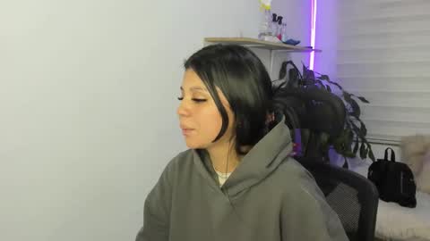 Snapshot of zoe_roze_17 chatting on October 1, 2025, 3:23 am Zoe online show from October 1, 2025, 3:23 am