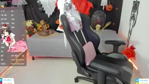 zoe_sullivan_ online show from October 24, 2025, 9:28 am