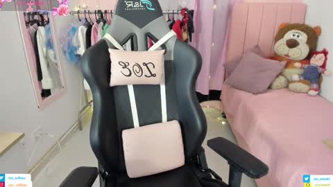 Snapshot of zoe_sullivan_ chatting on January 19, 2026, 9:35 am zoe_sullivan_ online show from January 19, 2026, 9:35 am