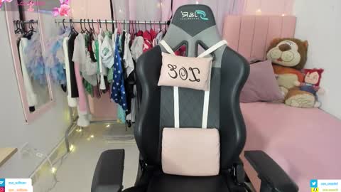 Snapshot of zoe_sullivan_ chatting on February 3, 2026, 9:25 am zoe_sullivan_ online show from February 3, 2026, 9:25 am