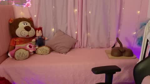zoe_sullivan_ online show from April 29, 2026, 9:35 am