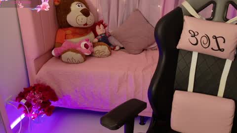 zoe_sullivan_ online show from May 11, 2026, 9:15 am