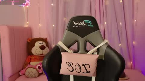 zoe_sullivan_ online show from May 15, 2026, 9:16 am