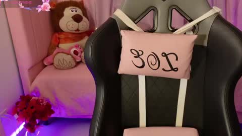 zoe_sullivan_ online show from May 16, 2026, 9:28 am