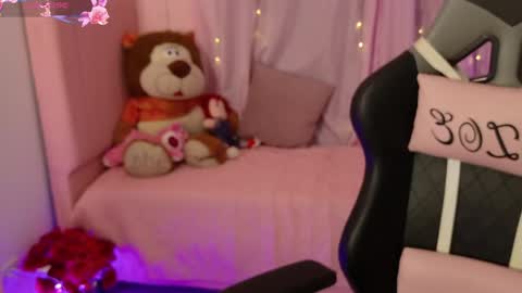 zoe_sullivan_ online show from May 18, 2026, 9:04 am