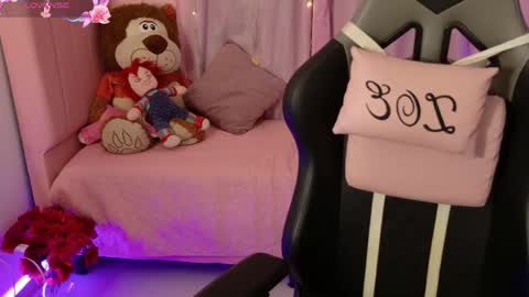 zoe_sullivan_ online show from May 20, 2026, 9:15 am