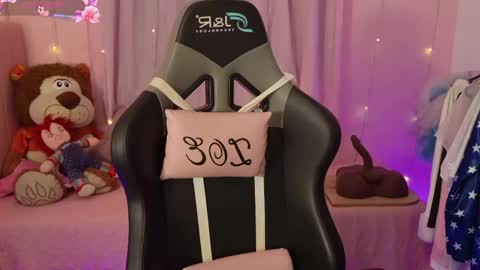 zoe_sullivan_ online show from May 24, 2026, 9:03 am