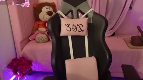zoe_sullivan_ online show from May 25, 2026, 9:15 am