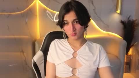 Snapshot of zoe_tp chatting on December 3, 2025, 8:40 pm Zoe online show from December 3, 2025, 8:40 pm