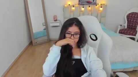 Zoe online show from February 14, 2025, 2:23 pm