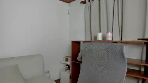 Snapshot of zoe_wattson chatting on February 23, 2026, 11:24 pm Zoe online show from February 23, 2026, 11:24 pm