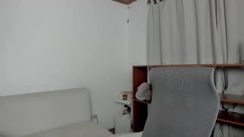 Snapshot of zoe_wattson chatting on February 25, 2026, 2:43 am Zoe online show from February 25, 2026, 2:43 am