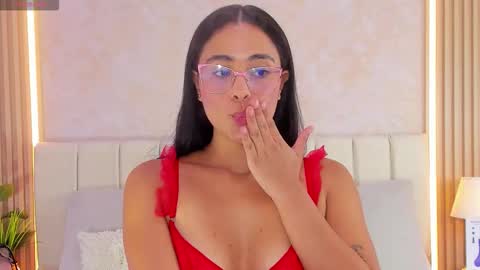 zoebarlowe online show from December 1, 2025, 7:08 pm