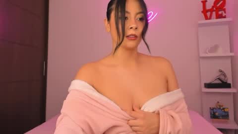 zoecams online show from May 22, 2026, 6:35 pm