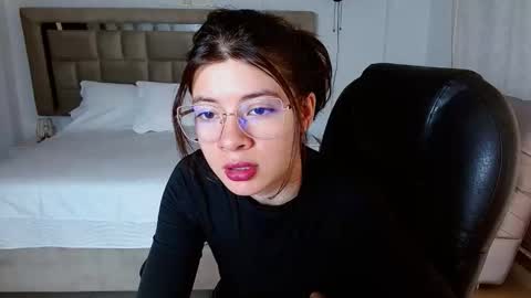 Snapshot of zoecruzz chatting on January 15, 2026, 3:27 pm ZOE online show from January 15, 2026, 3:27 pm