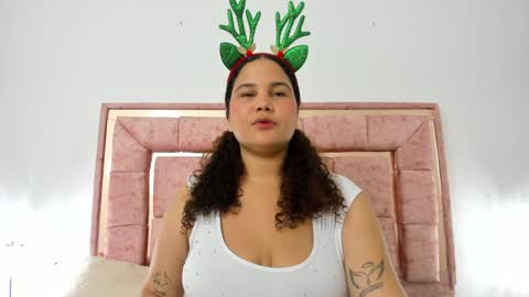 Snapshot of zoee_lov chatting on December 3, 2024, 6:48 am zoee online show from December 3, 2024, 6:48 am
