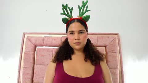 Snapshot of zoee_lov chatting on December 6, 2024, 6:15 am zoee online show from December 6, 2024, 6:15 am