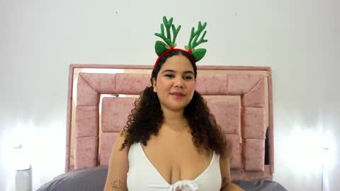 Snapshot of zoee_lov chatting on December 28, 2024, 2:43 am zoee online show from December 28, 2024, 2:43 am
