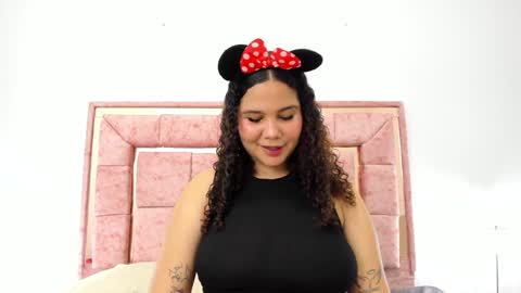 Snapshot of zoee_lov chatting on January 11, 2025, 3:23 am zoee online show from January 11, 2025, 3:23 am