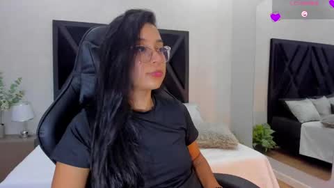 Snapshot of zoee_martins_ chatting on May 13, 2026, 6:16 pm Zoe 3 online show from May 13, 2026, 6:16 pm