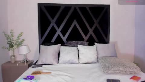 Snapshot of zoee_martins_ chatting on May 26, 2026, 5:42 pm Zoe 3 online show from May 26, 2026, 5:42 pm