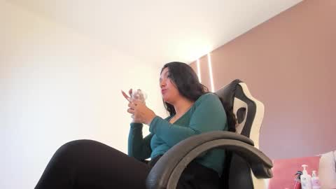 Snapshot of zoee_zi chatting on February 19, 2026, 7:32 pm zoee_zi online show from February 19, 2026, 7:32 pm