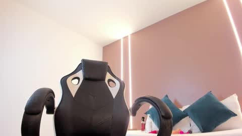 Snapshot of zoee_zi chatting on March 14, 2026, 8:36 pm zoee_zi online show from March 14, 2026, 8:36 pm