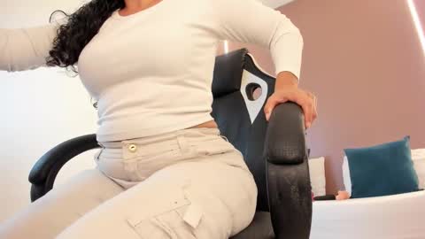 Snapshot of zoee_zi chatting on March 31, 2026, 12:27 pm zoee_zi online show from March 31, 2026, 12:27 pm