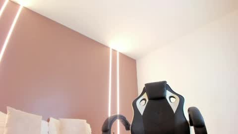 Snapshot of zoee_zi chatting on April 17, 2026, 8:34 pm zoee_zi online show from April 17, 2026, 8:34 pm
