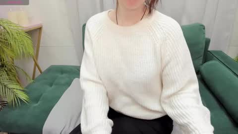 Snapshot of zoeeast chatting on February 19, 2025, 1:28 pm Zoe online show from February 19, 2025, 1:28 pm