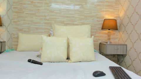 Snapshot of zoeesmitth chatting on December 16, 2024, 12:06 pm ZoeeSmitth online show from December 16, 2024, 12:06 pm