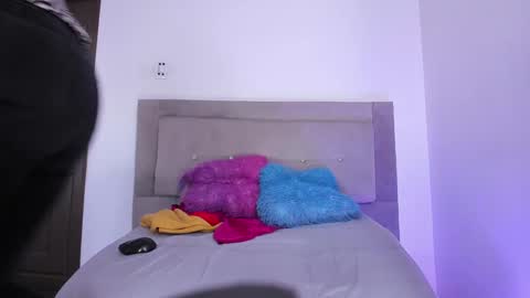 Yesenia online show from January 7, 2025, 6:03 pm