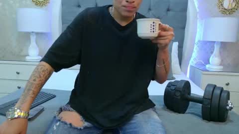 Zoe Krug online show from November 14, 2025, 12:15 pm