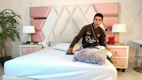 Snapshot of zoelucas chatting on April 4, 2026, 11:51 am zoelucas online show from April 4, 2026, 11:51 am