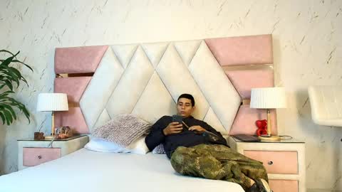 Snapshot of zoelucas chatting on April 16, 2026, 11:55 am zoelucas online show from April 16, 2026, 11:55 am